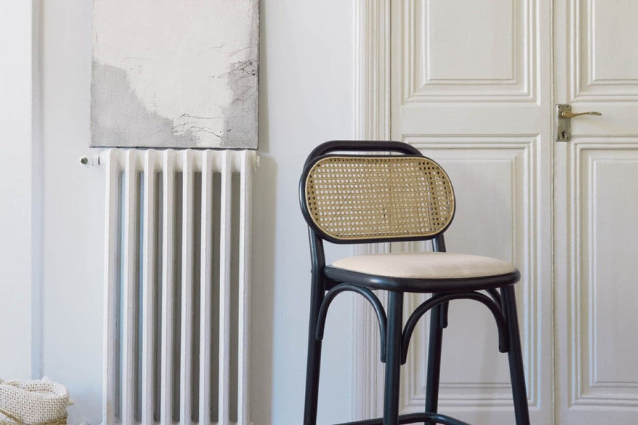 Environmental image of Como Dora Barstool