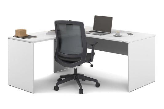 Uniform Panel Return Desk [1600L x 1600W]