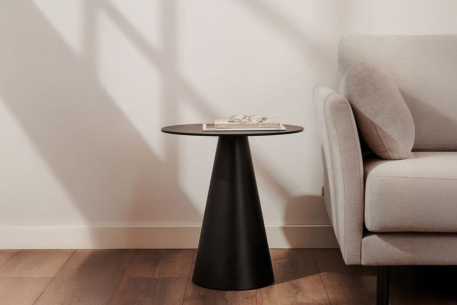 Environmental image of Como Wilsaire Coffee Table [550H x 480W]