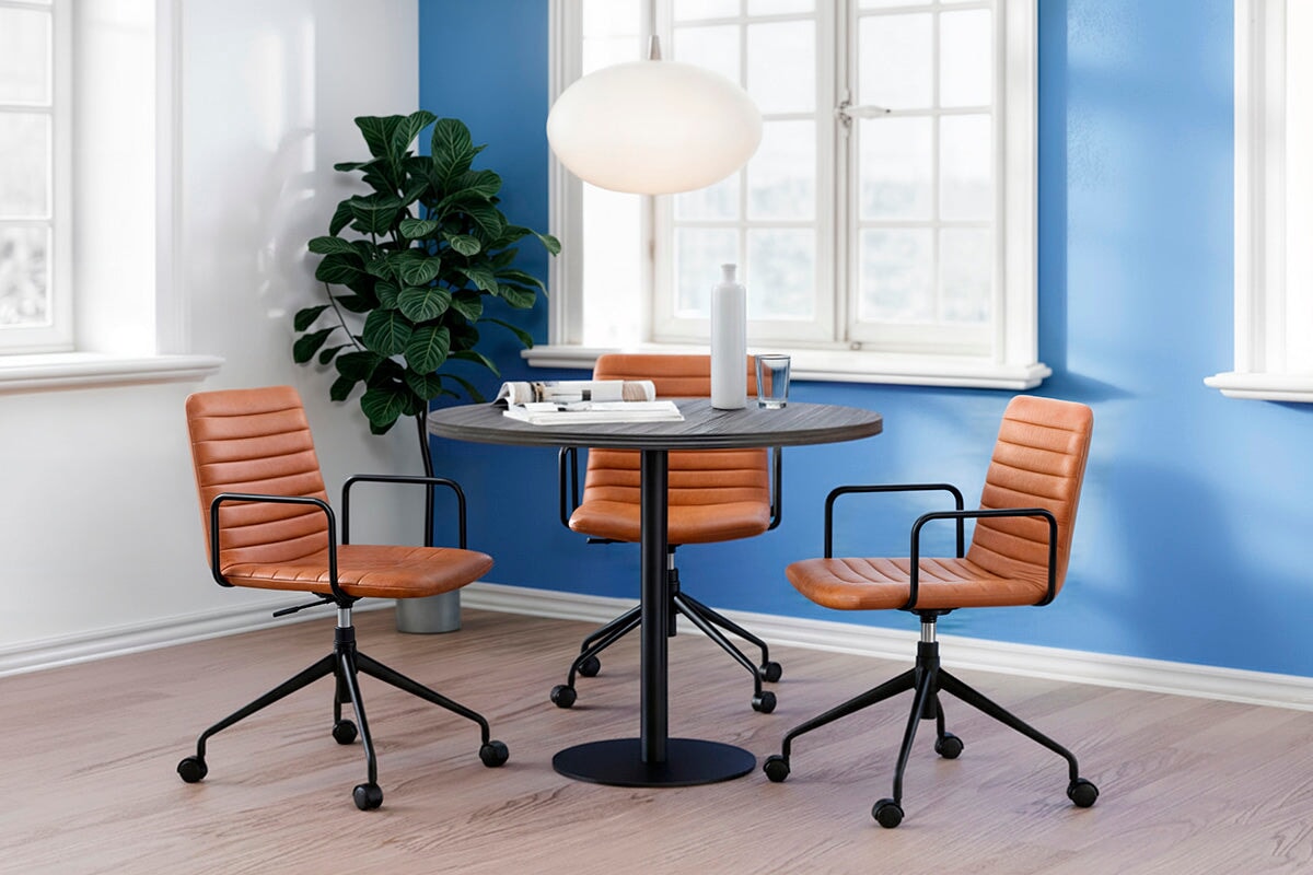 Lark Swivel Meeting Chair-PU black arms 